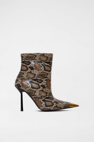 Μποτάκι μπεζ με snake υφή και μεταλλική μύτη 