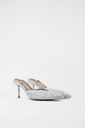 Λευκή γόβα με strass και λουράκι αλυσιδάκι με strass και κοντό τακούνι