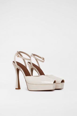 Μπεζ πέδιλο peep-toe με χοντρό τακούνι και φιάπα 