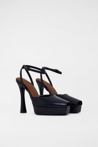 Μαύρο πέδιλο peep-toe με χοντρό τακούνι και φιάπα